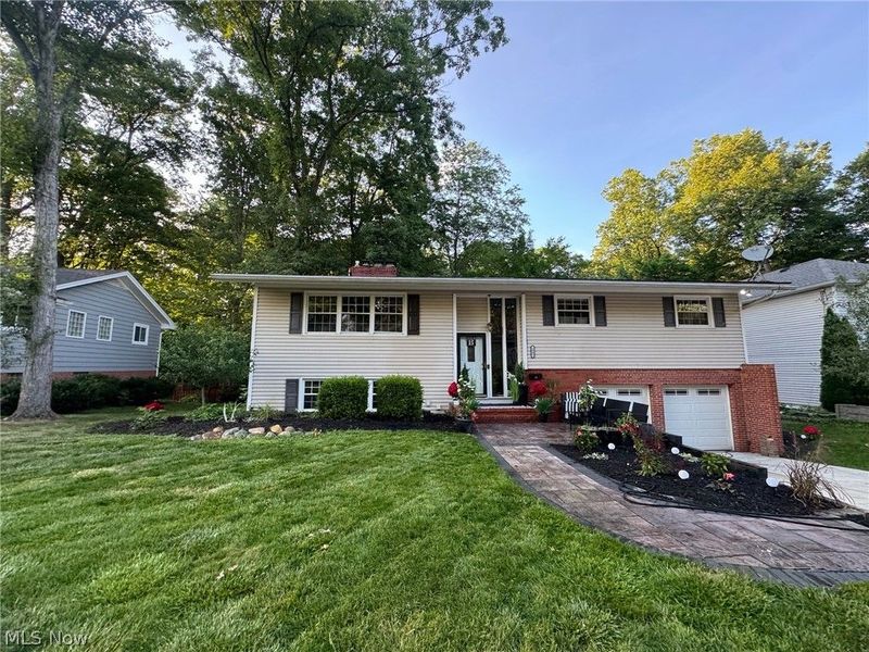 1883 Ashwood Drive, Akron, OH 44313 Photo 2