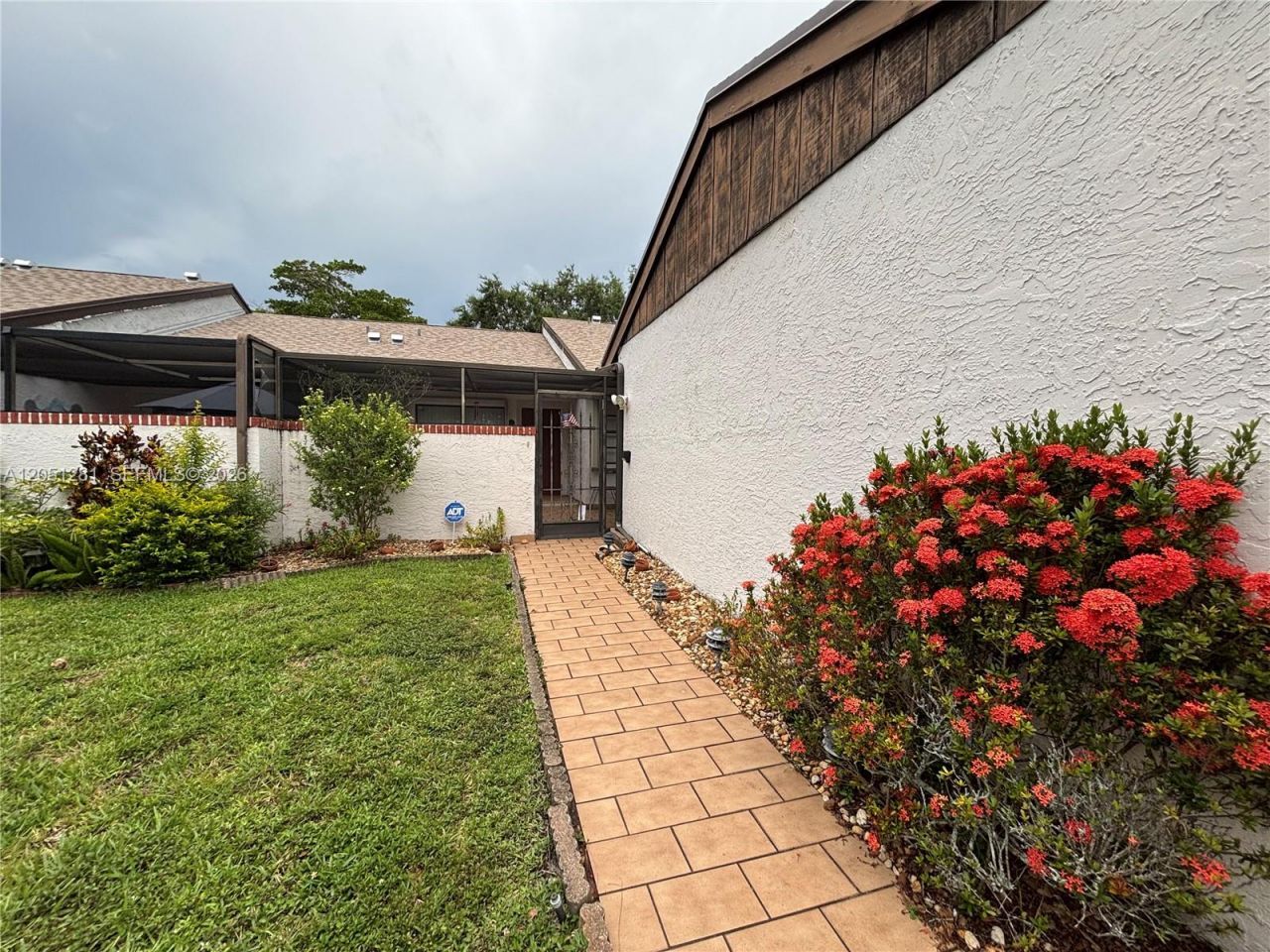6453 W Pinehurst Cir W, Unit B25, Tamarac, FL 33321 Photo
