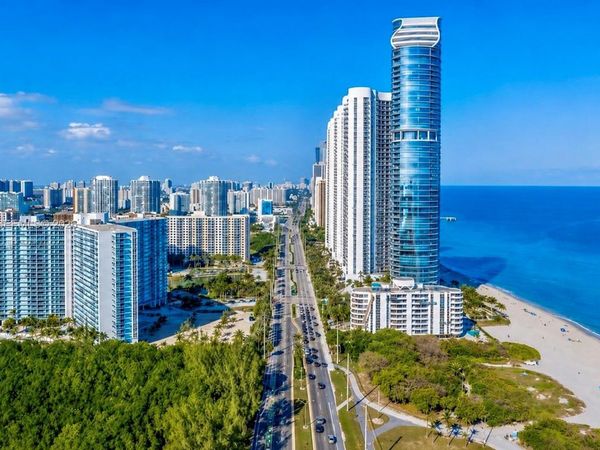 100 Bayview Dr , Unit 2014, Sunny Isles Beach, FL 33160