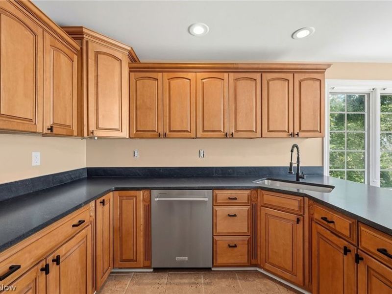 7750 Lewis Road, Olmsted Falls, OH 44138 Photo 15