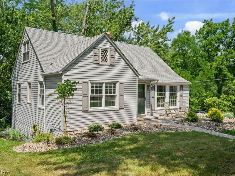 7750 Lewis Road, Olmsted Falls, OH 44138 Photo 2