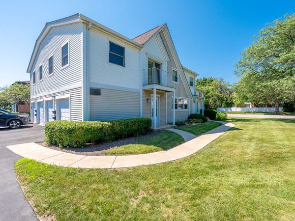 716 Inverrary Lane, Unit D, Deerfield, IL 60015