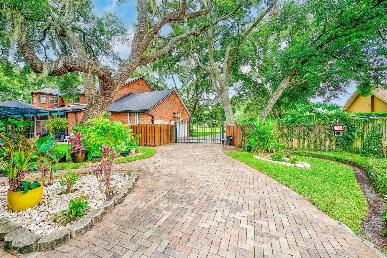 807 Centerbrook Drive, Brandon, FL 33511 Photo