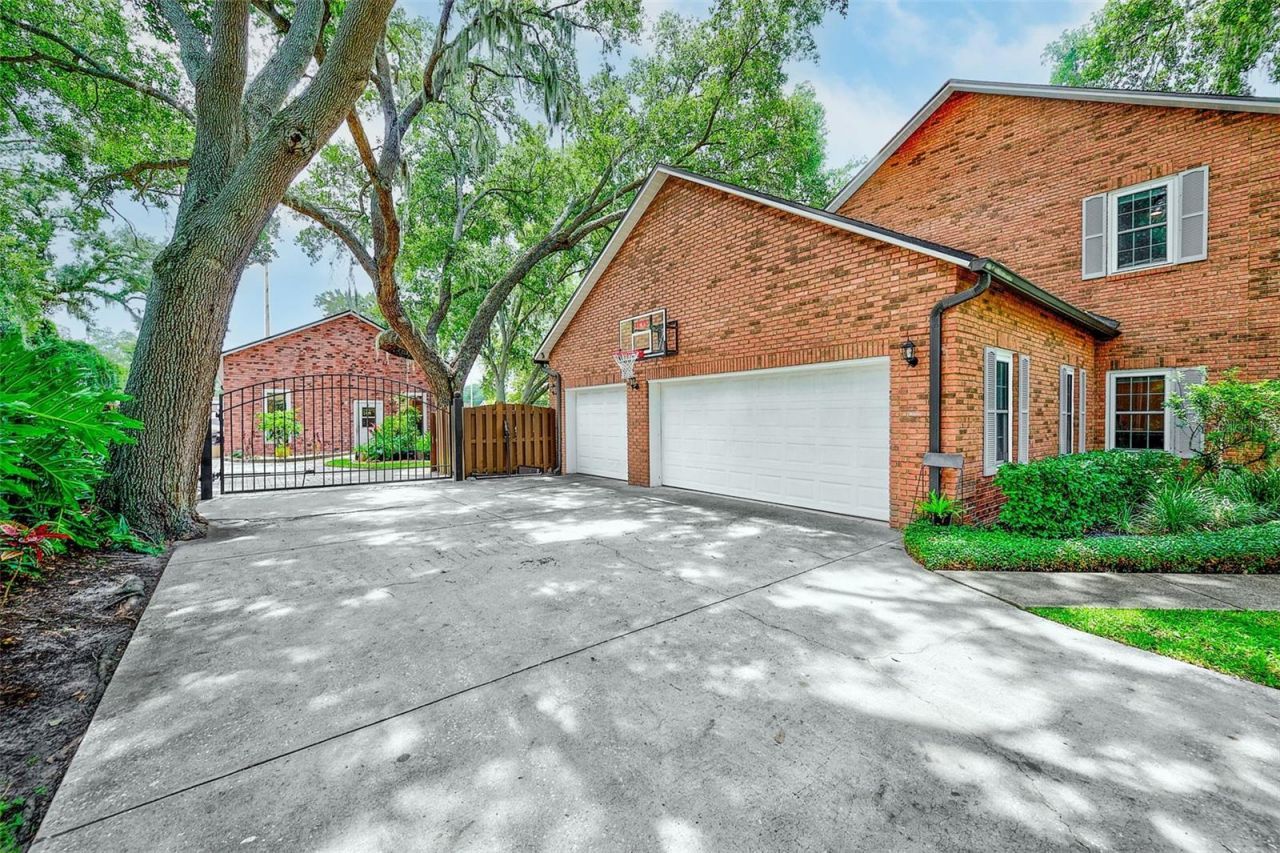 807 Centerbrook Drive, Brandon, FL 33511 Photo