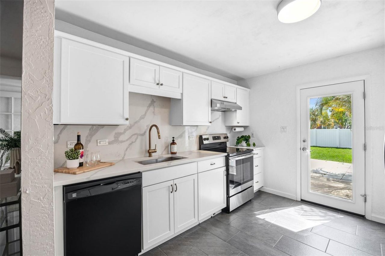 5931 Mangrove Street N, Saint Petersburg, FL 33703 Photo