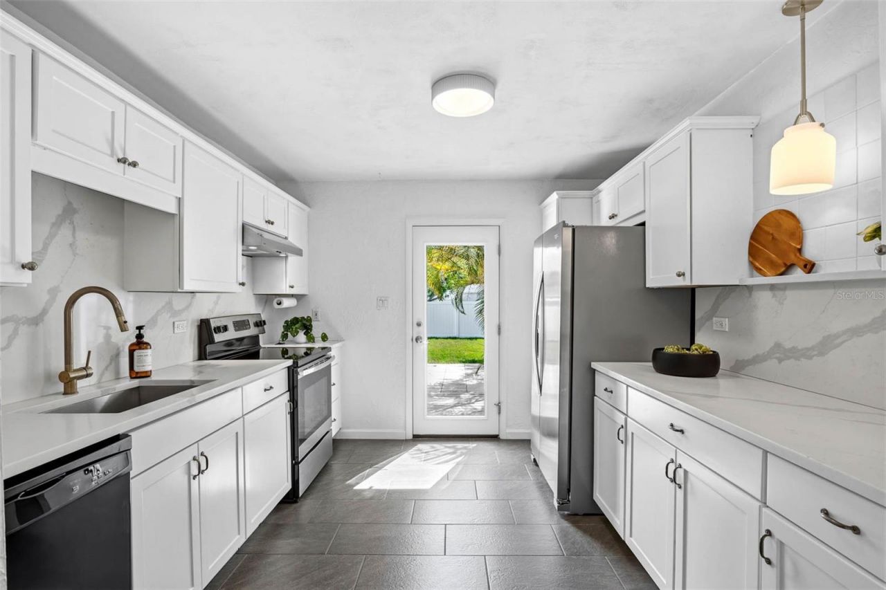 5931 Mangrove Street N, Saint Petersburg, FL 33703 Photo
