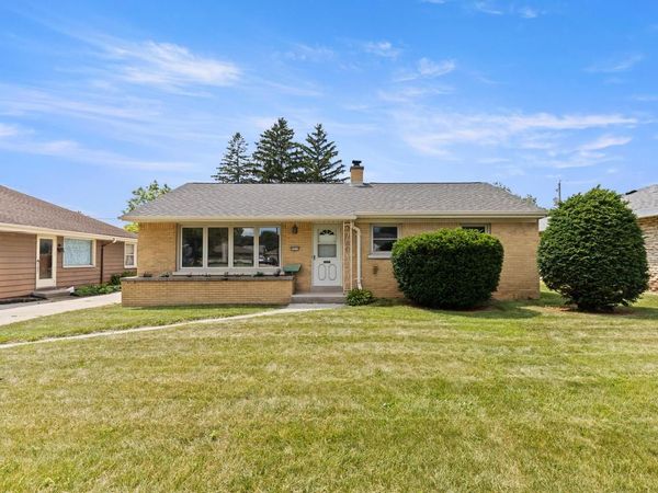 2831 S 76th STREET, West Allis, WI 53219