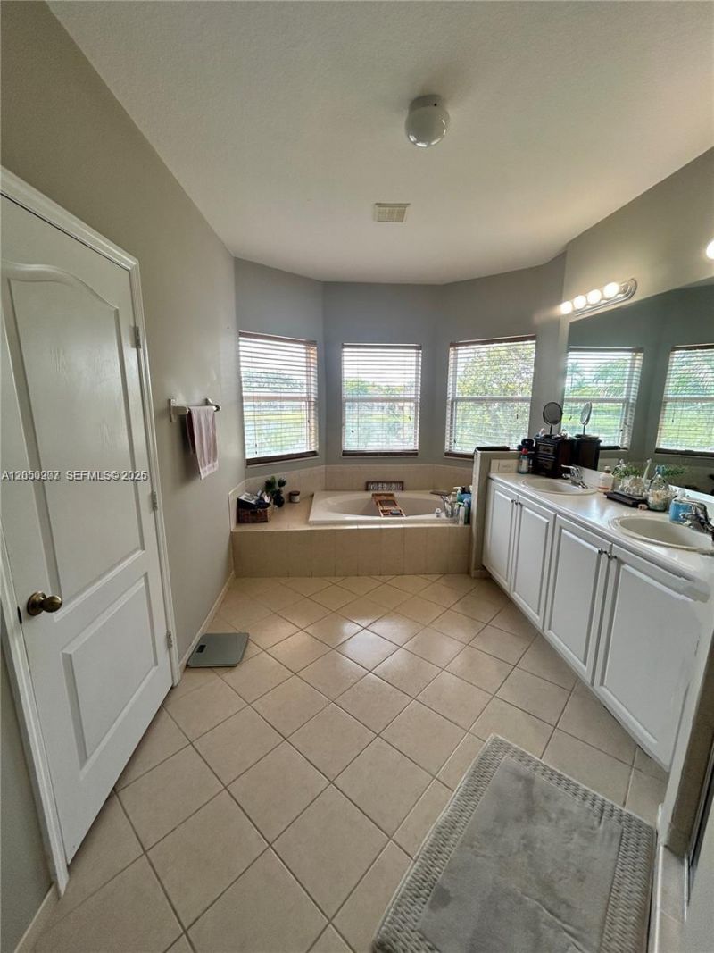 215 NE 32nd Ter, Homestead, FL 33033 Photo