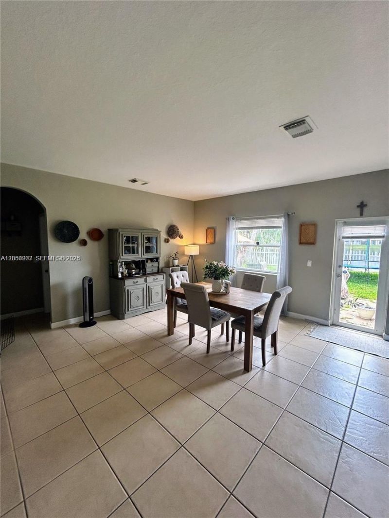 215 NE 32nd Ter, Homestead, FL 33033 Photo