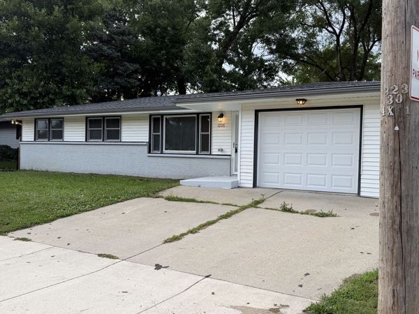 1206 Harlem Road, Machesney Park, IL 61115