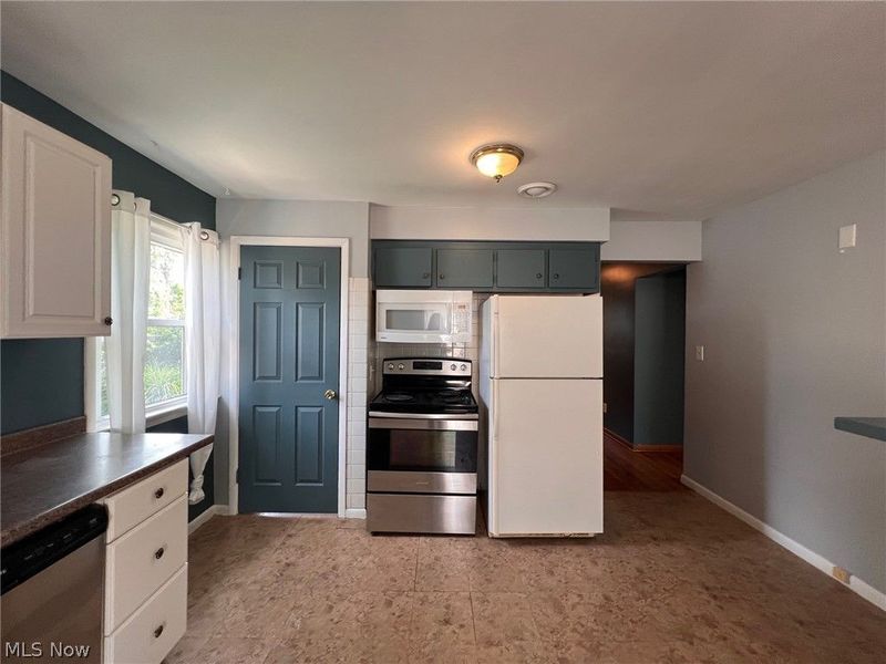 9326 Ackley Road, Parma Heights, OH 44130 Photo 8
