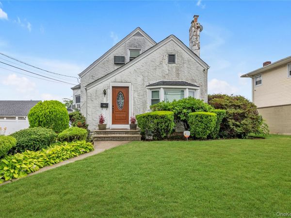 1639 N Empire Street , Elmont, NY 11003