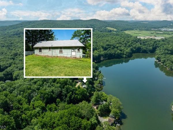 19 Lake Grinnell Ln, Sparta, NJ 07871