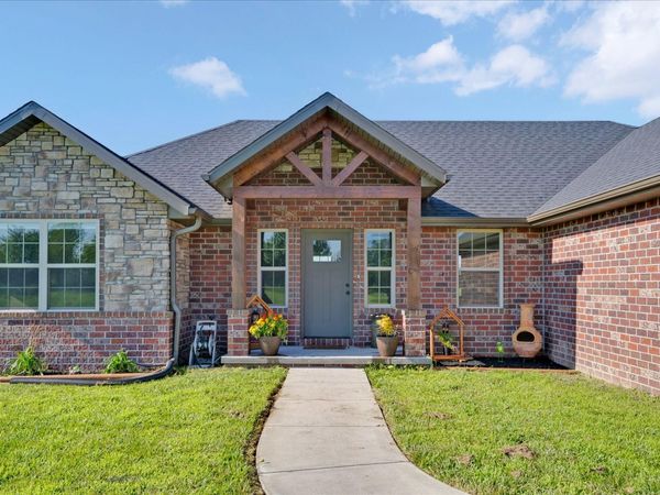 206 Maria Road , Clever, MO 65631