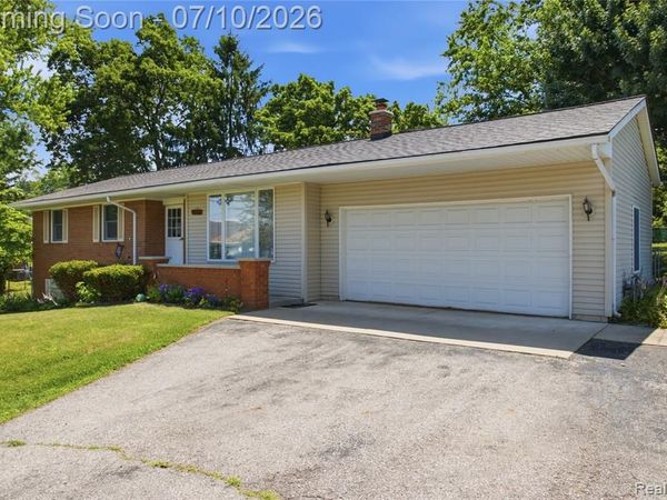 1517 W Oakley Park Road, Commerce Twp, MI 48390