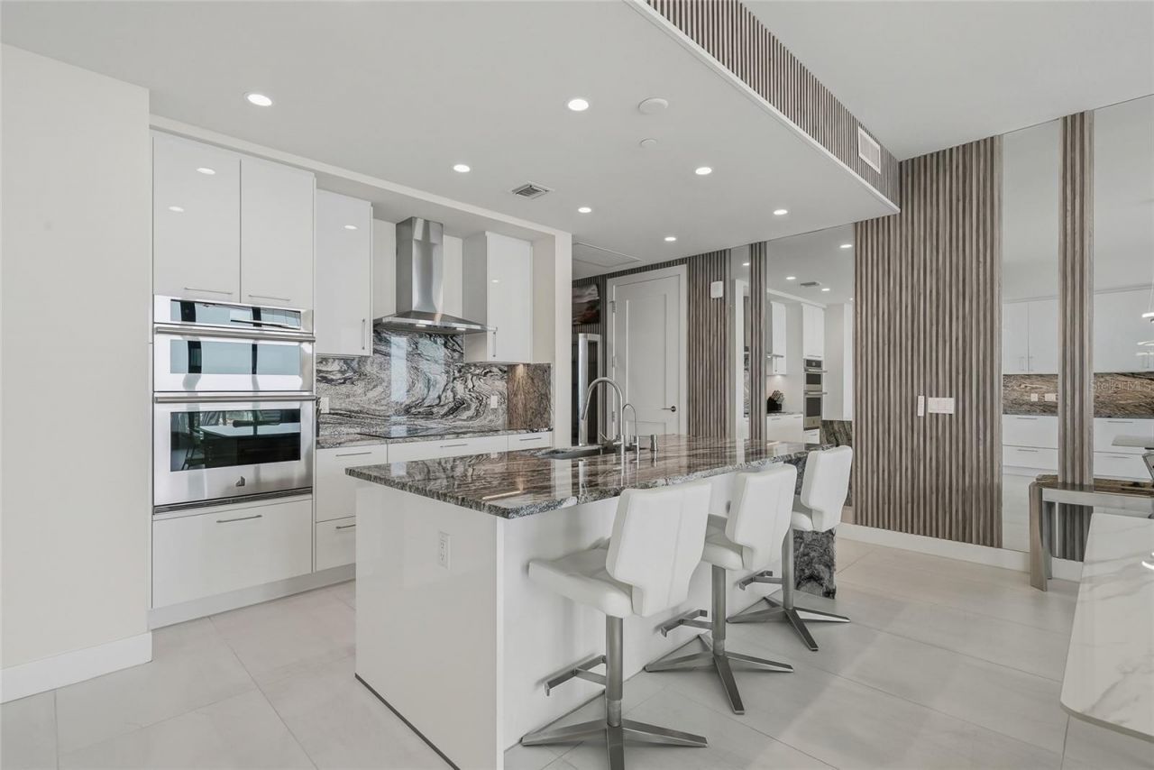 301 1st Street S, Unit 2705, Saint Petersburg, FL 33701 Photo