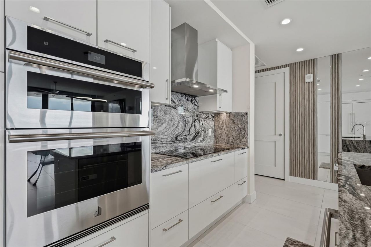 301 1st Street S, Unit 2705, Saint Petersburg, FL 33701 Photo