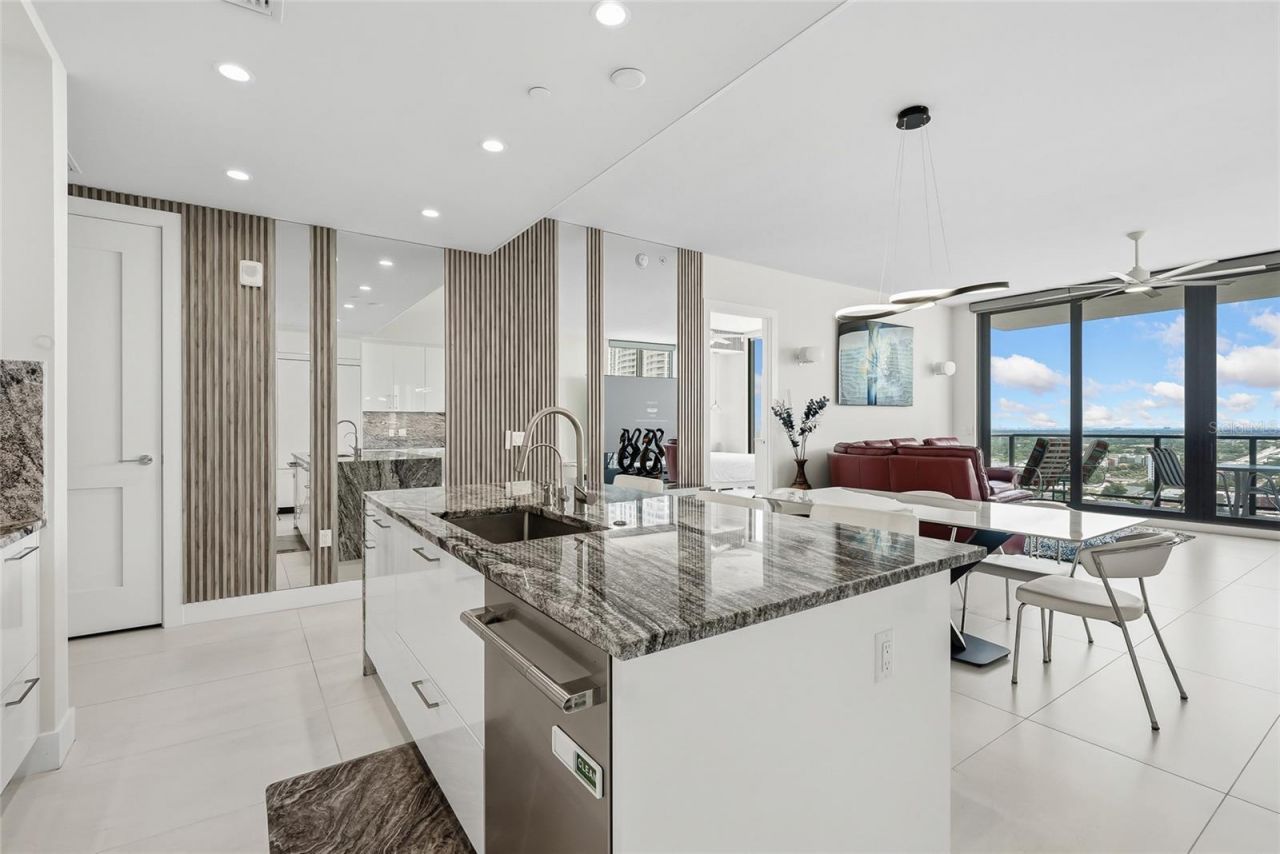 301 1st Street S, Unit 2705, Saint Petersburg, FL 33701 Photo