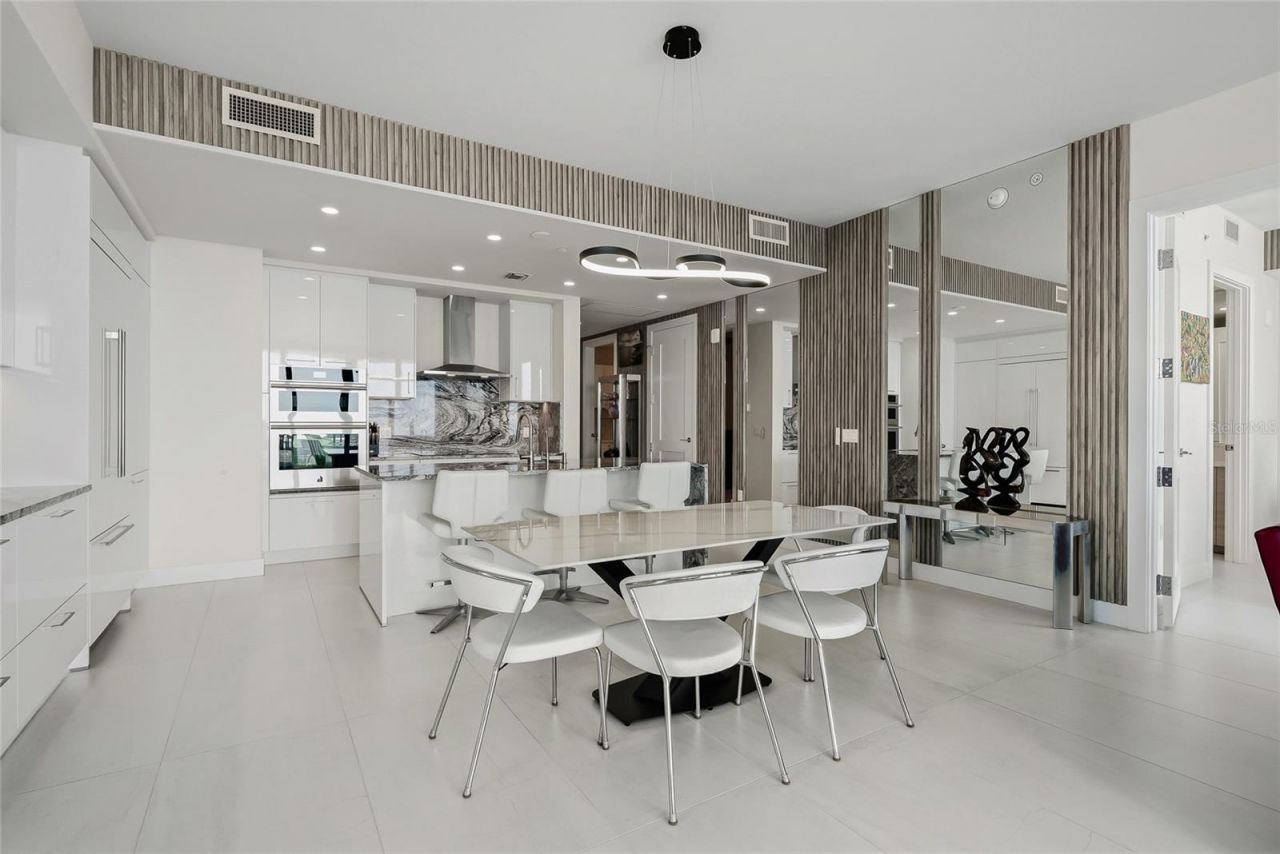 301 1st Street S, Unit 2705, Saint Petersburg, FL 33701 Photo