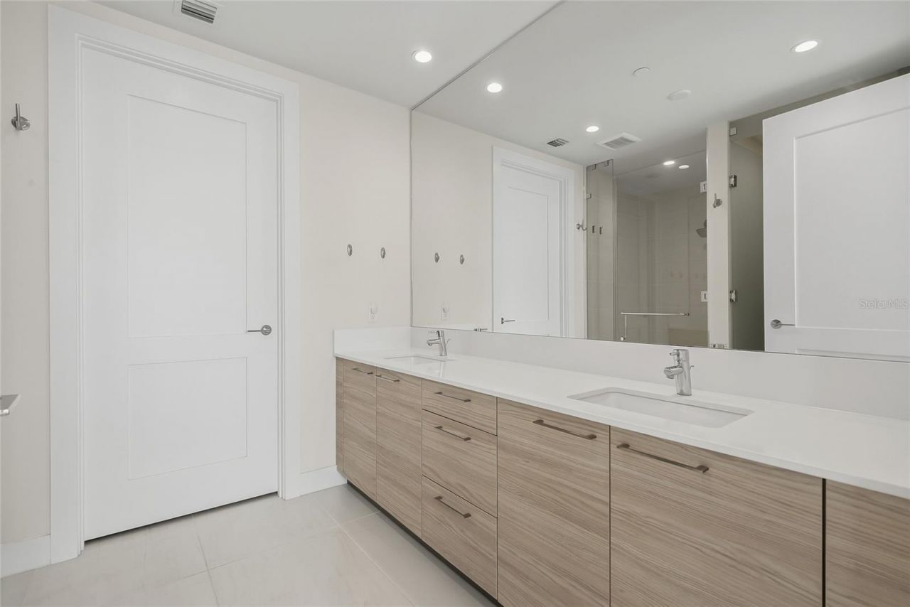 301 1st Street S, Unit 2705, Saint Petersburg, FL 33701 Photo