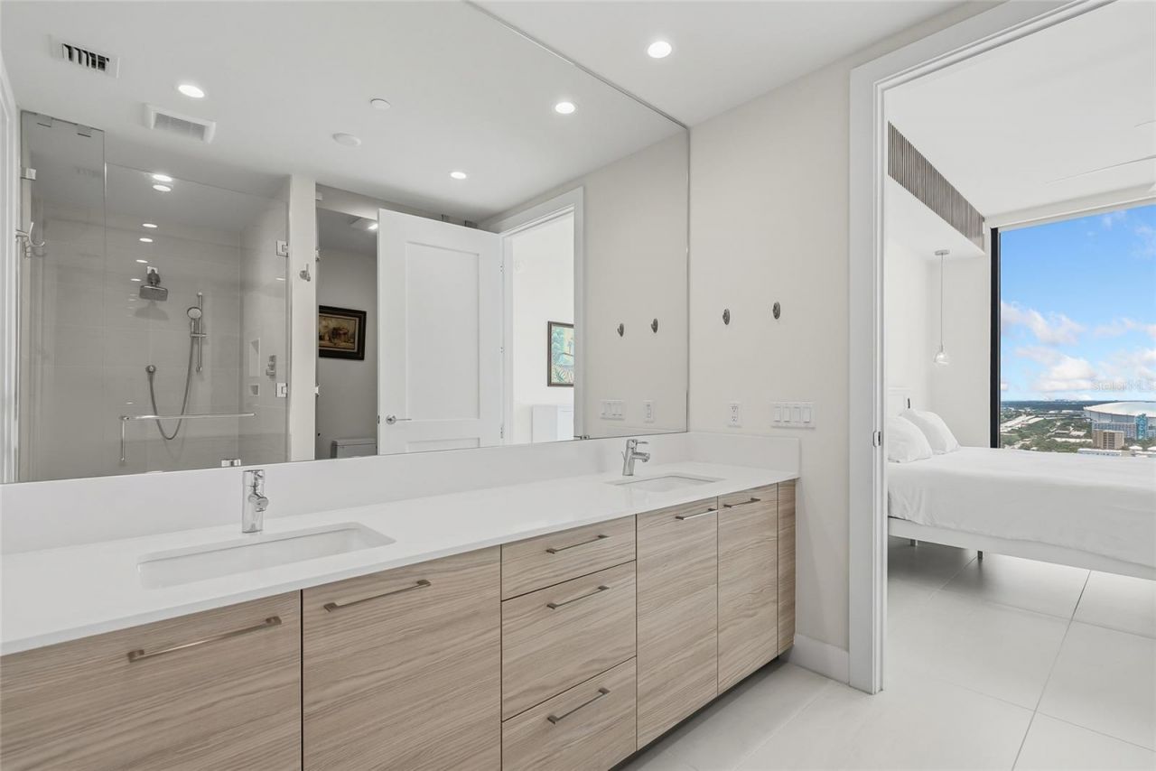 301 1st Street S, Unit 2705, Saint Petersburg, FL 33701 Photo