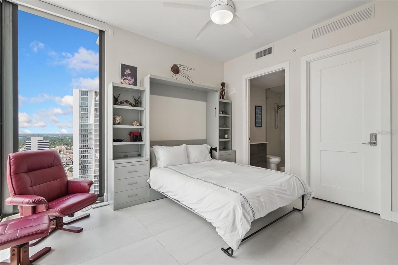 301 1st Street S, Unit 2705, Saint Petersburg, FL 33701 Photo