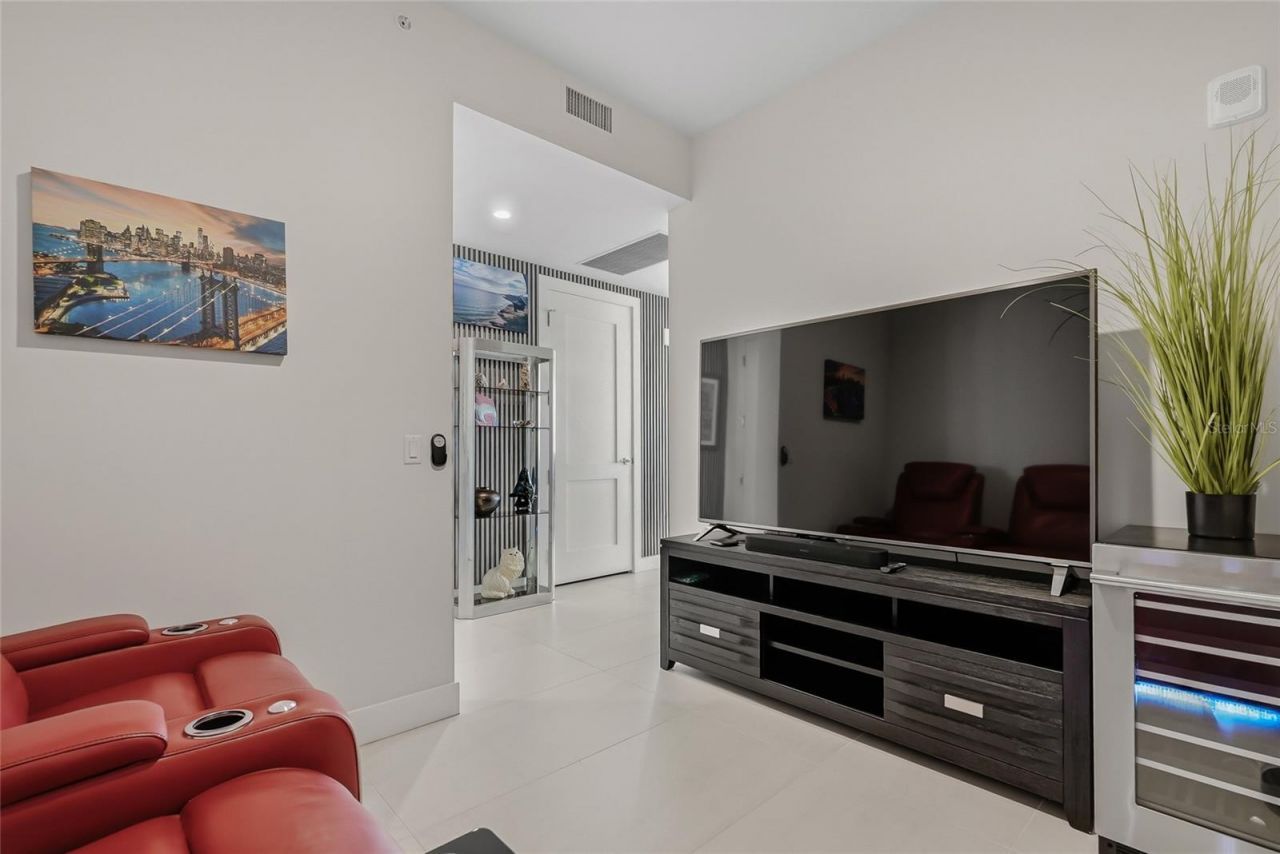 301 1st Street S, Unit 2705, Saint Petersburg, FL 33701 Photo