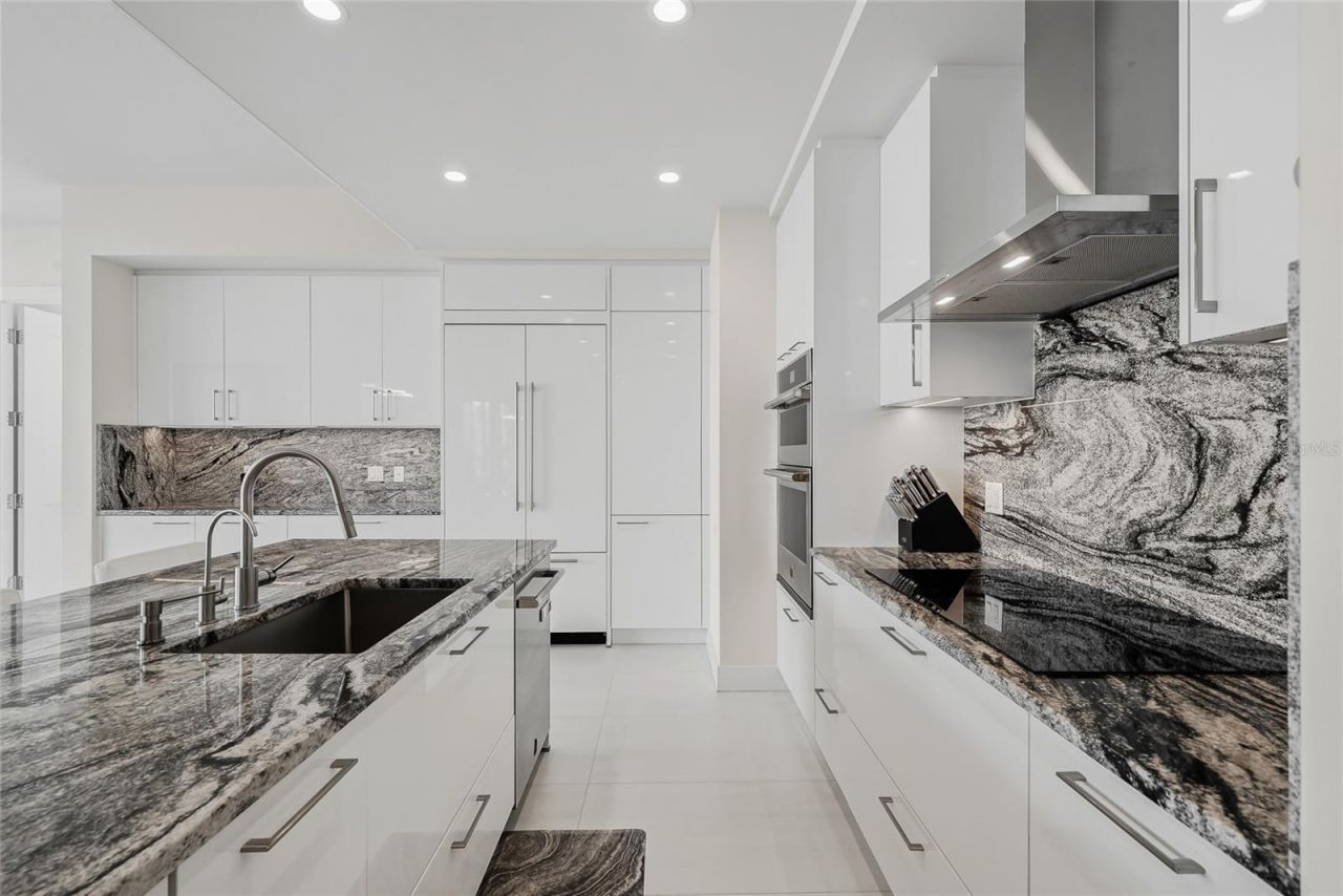 301 1st Street S, Unit 2705, Saint Petersburg, FL 33701 Photo