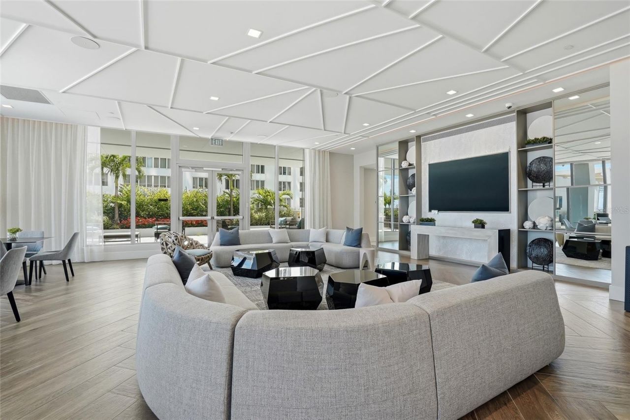 301 1st Street S, Unit 2705, Saint Petersburg, FL 33701 Photo