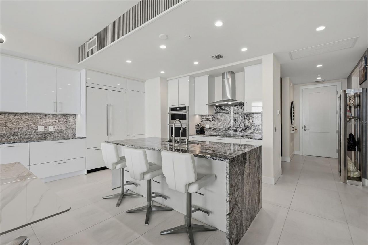 301 1st Street S, Unit 2705, Saint Petersburg, FL 33701 Photo
