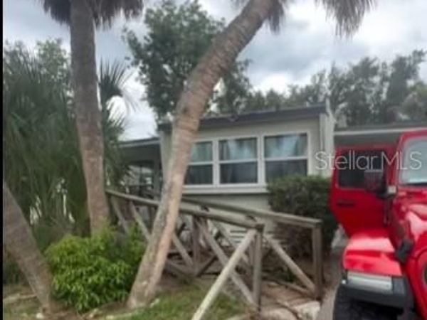 11734 HICKORY LANE , TAVARES, FL 32778