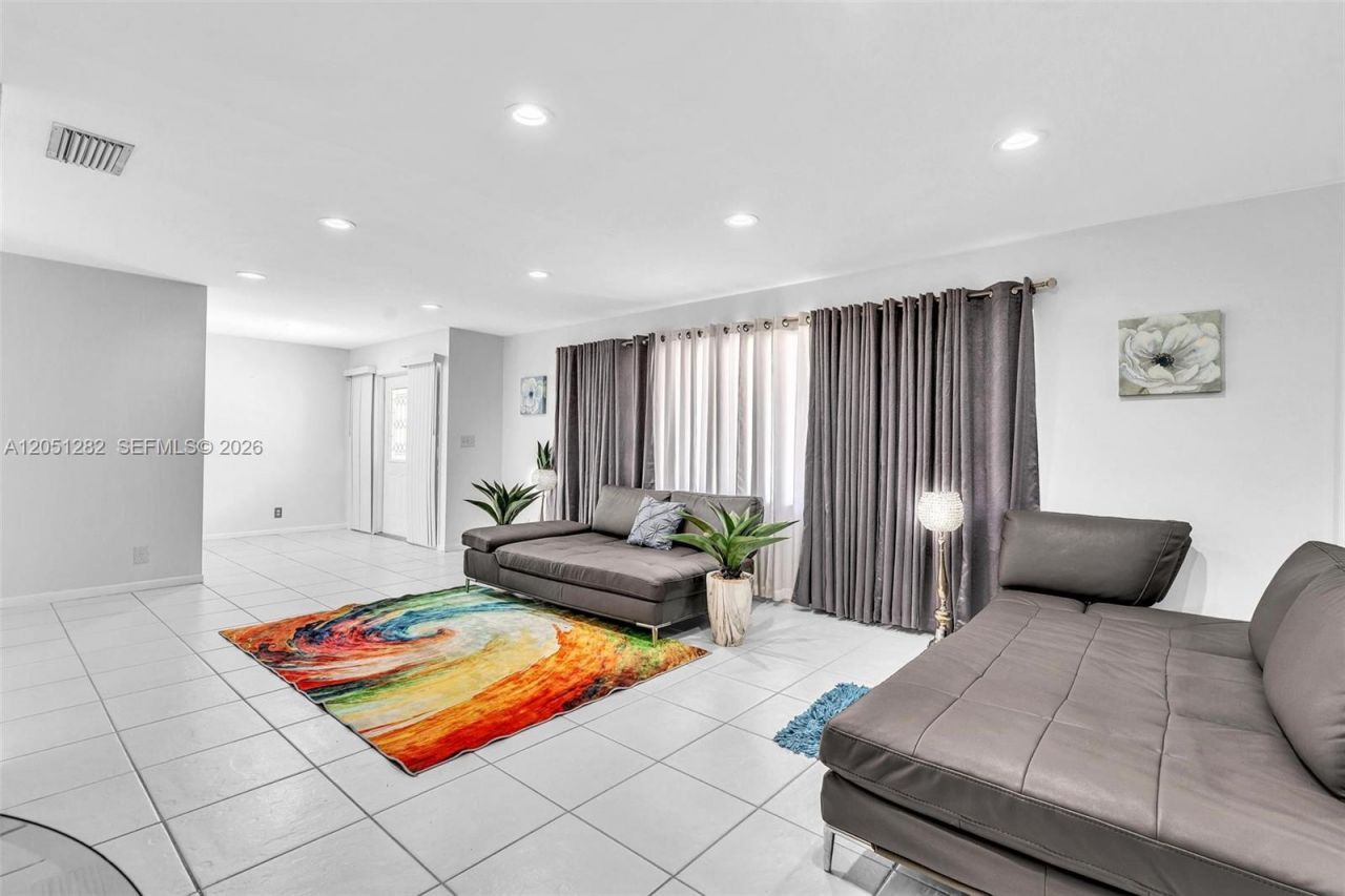 411 Wilma Cir , Riviera Beach, FL 33404 Photo
