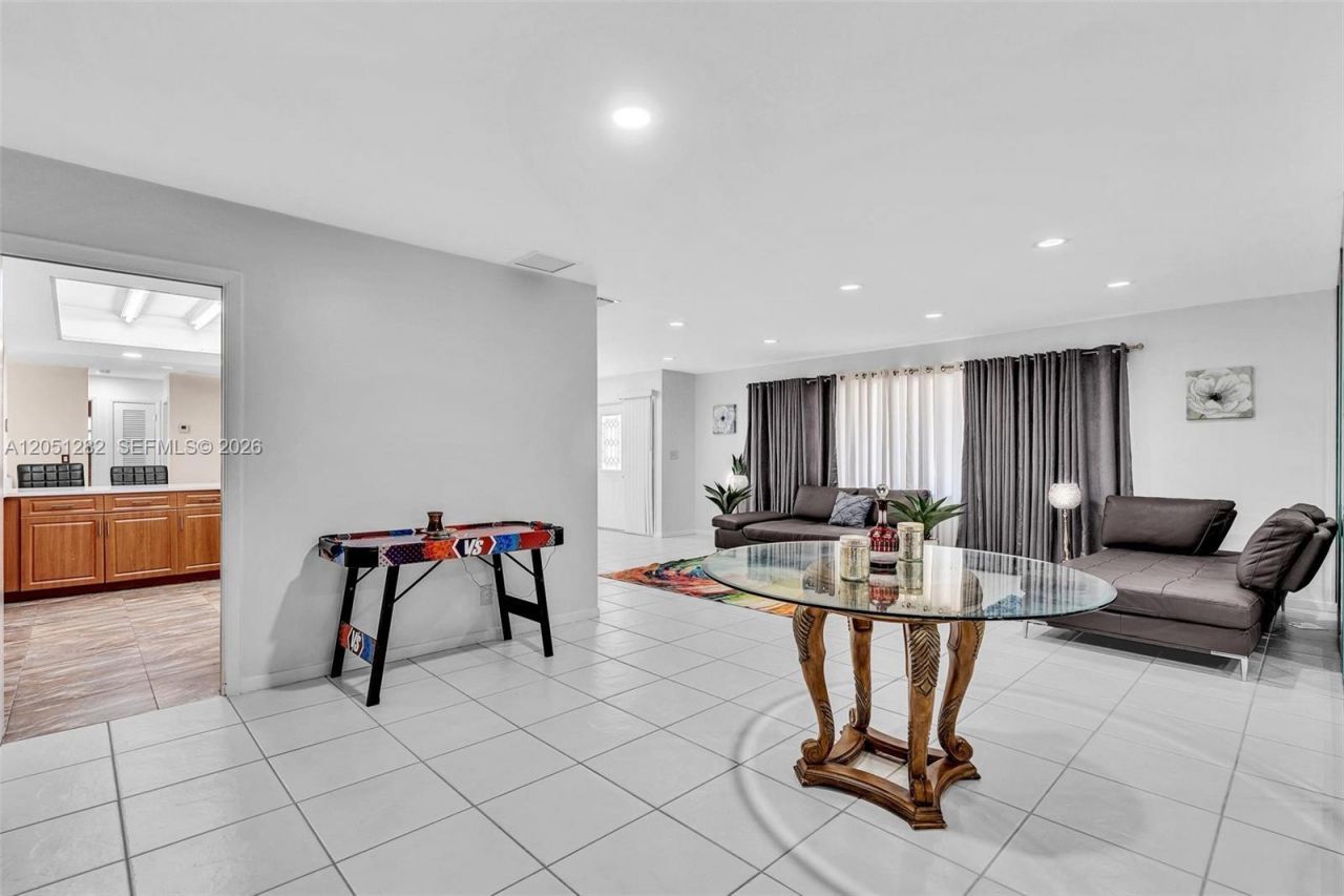 411 Wilma Cir , Riviera Beach, FL 33404 Photo