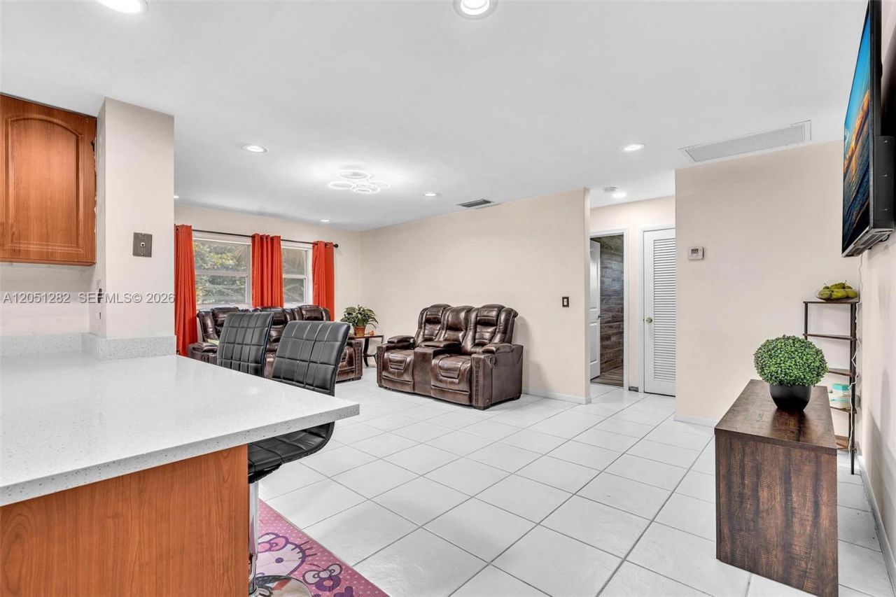 411 Wilma Cir , Riviera Beach, FL 33404 Photo