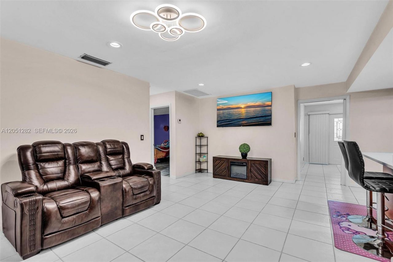 411 Wilma Cir , Riviera Beach, FL 33404 Photo