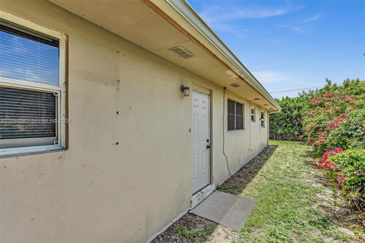 411 Wilma Cir , Riviera Beach, FL 33404 Photo