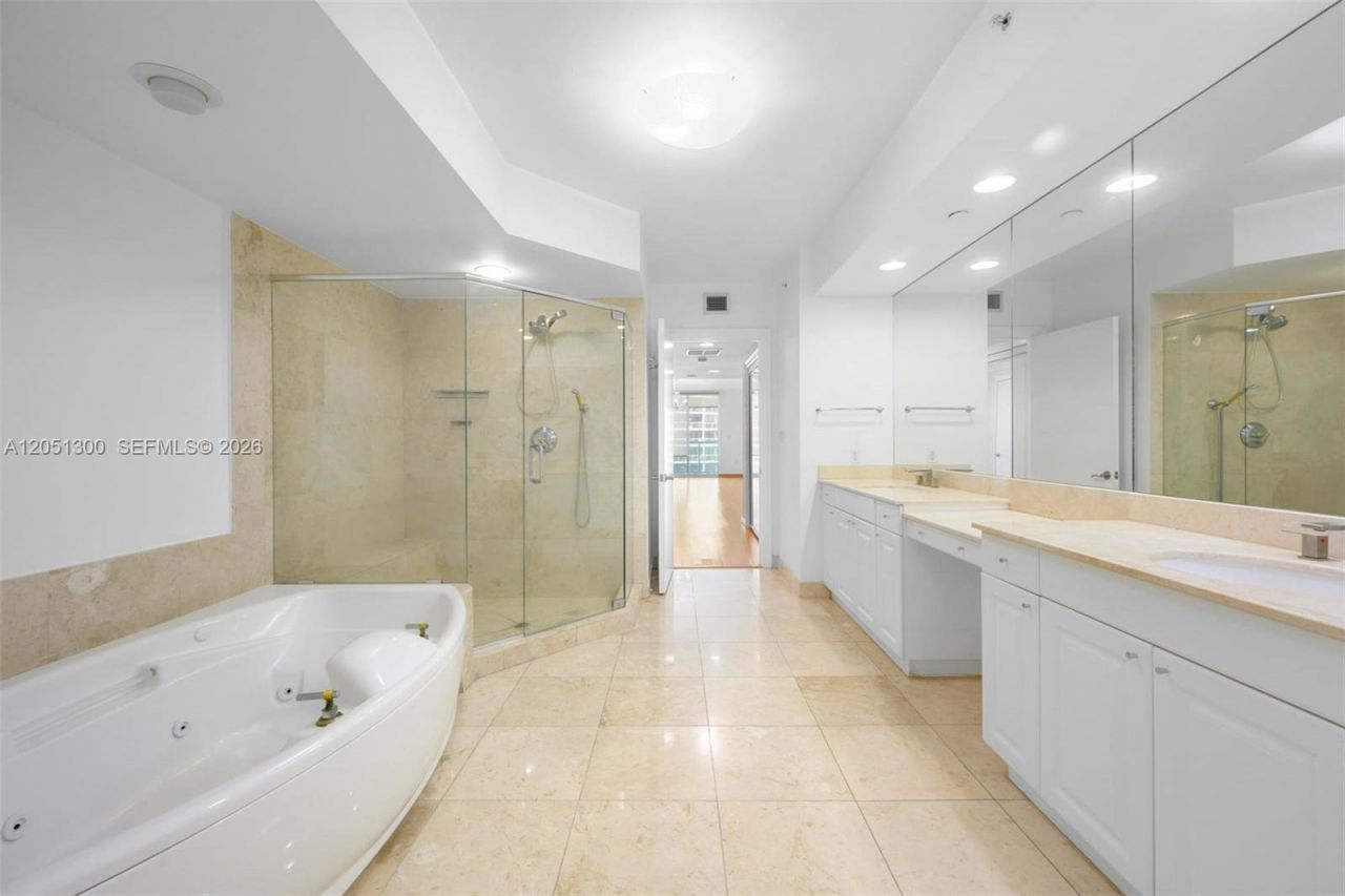 20201 E Country Club Dr, Unit 1502, Aventura, FL 33180 Photo
