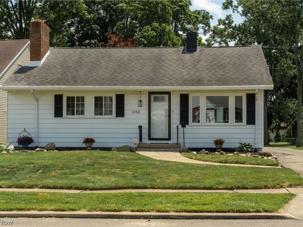 1042 Leighton Avenue , Cuyahoga Falls, OH 44221