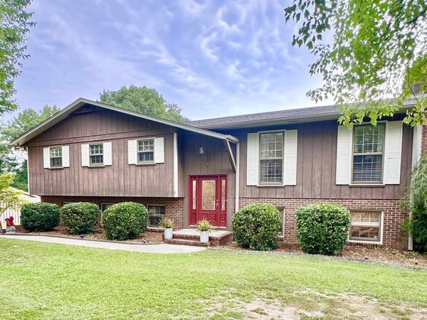 910 Brentwood Dr, Cullman, AL 35055