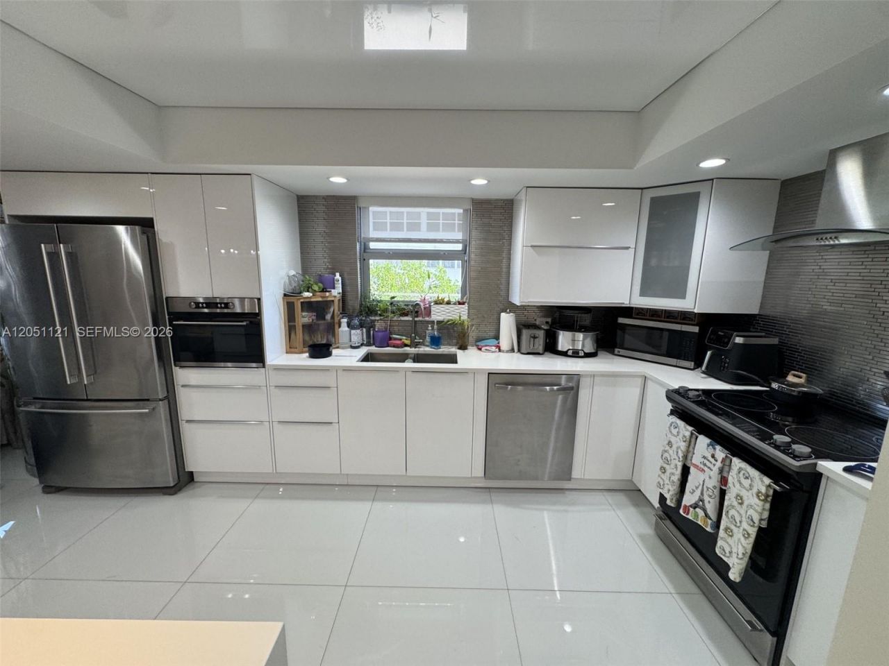 1912 S Ocean Dr, Unit 2C, Hallandale Beach, FL 33009 Photo