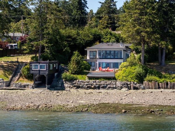 8543 Lochside Dr , North Saanich, BC V8L 1M5
