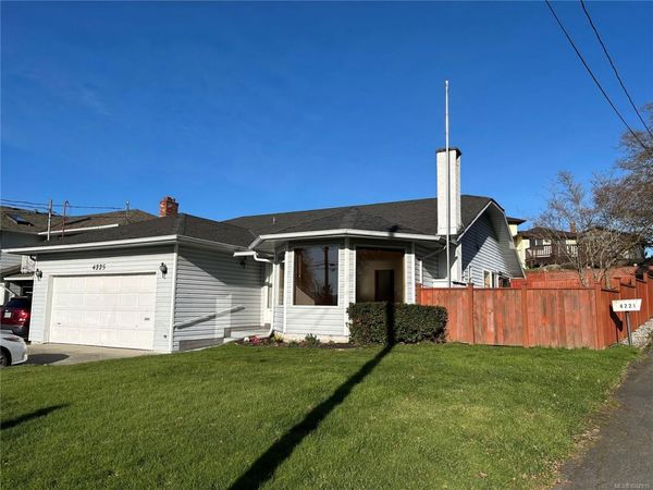 4225 Quadra St , Saanich, BC V8X 1L5
