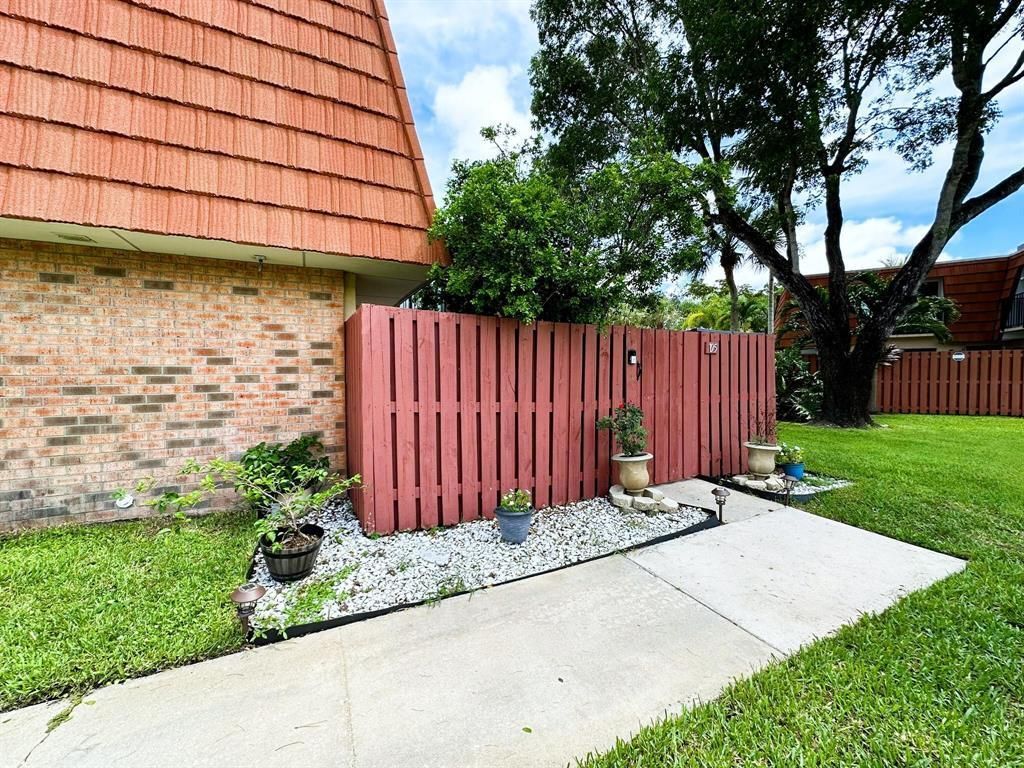 1545 Augusta Circle, Unit 105, Delray Beach, FL 33445 Photo