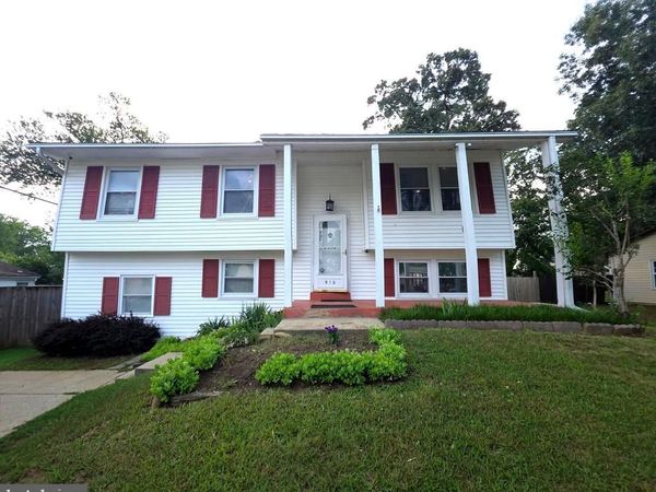 910 MCIVER DRIVE , WALDORF, MD 20602