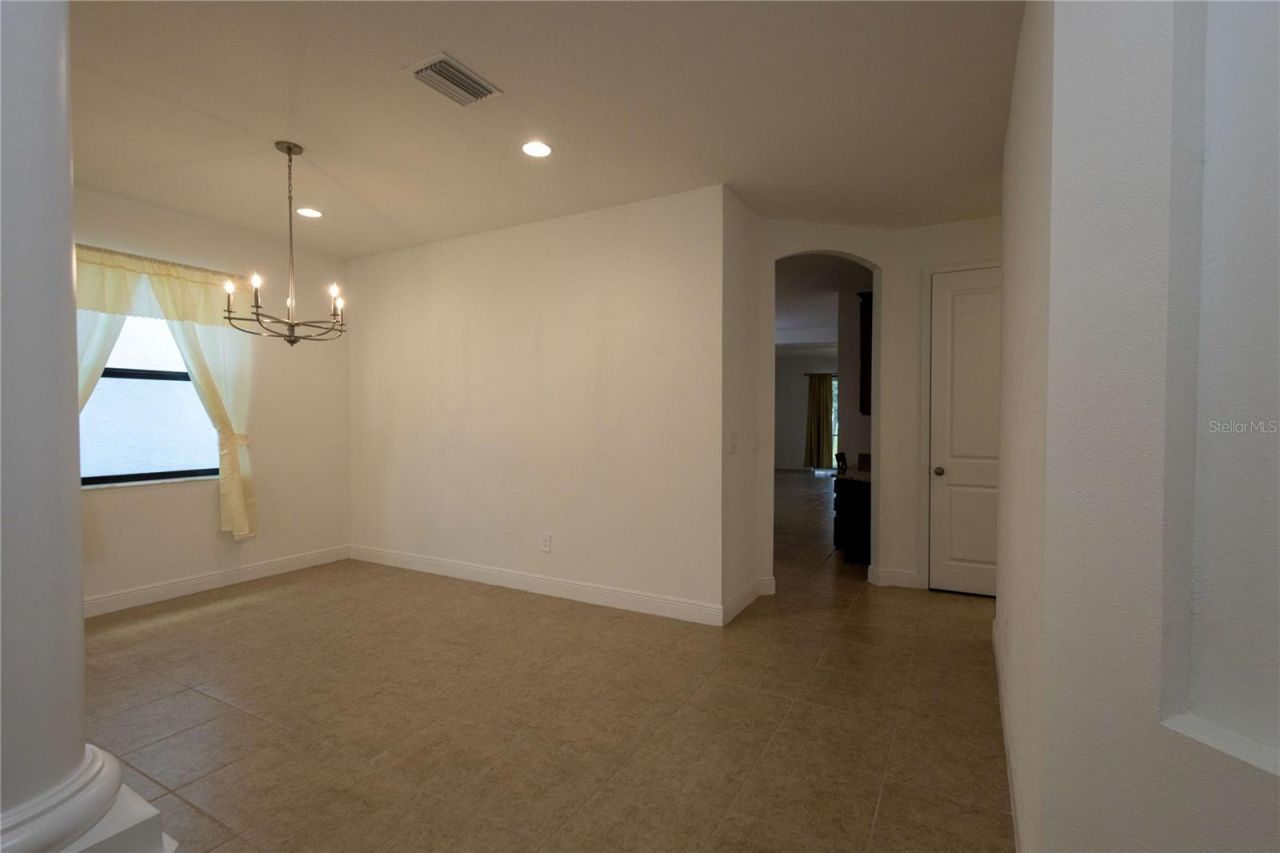 1214 Florablu Drive, Seffner, FL 33584 Photo