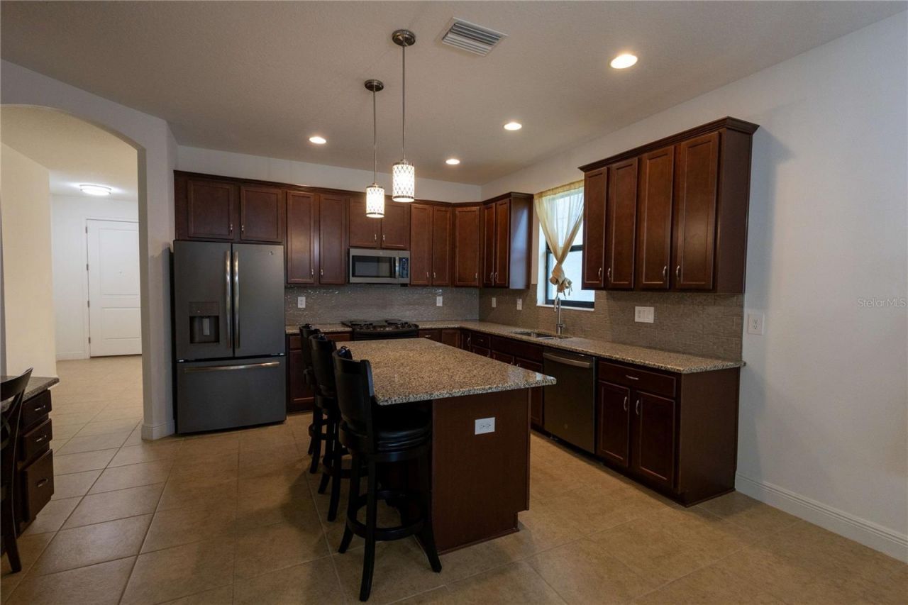 1214 Florablu Drive, Seffner, FL 33584 Photo