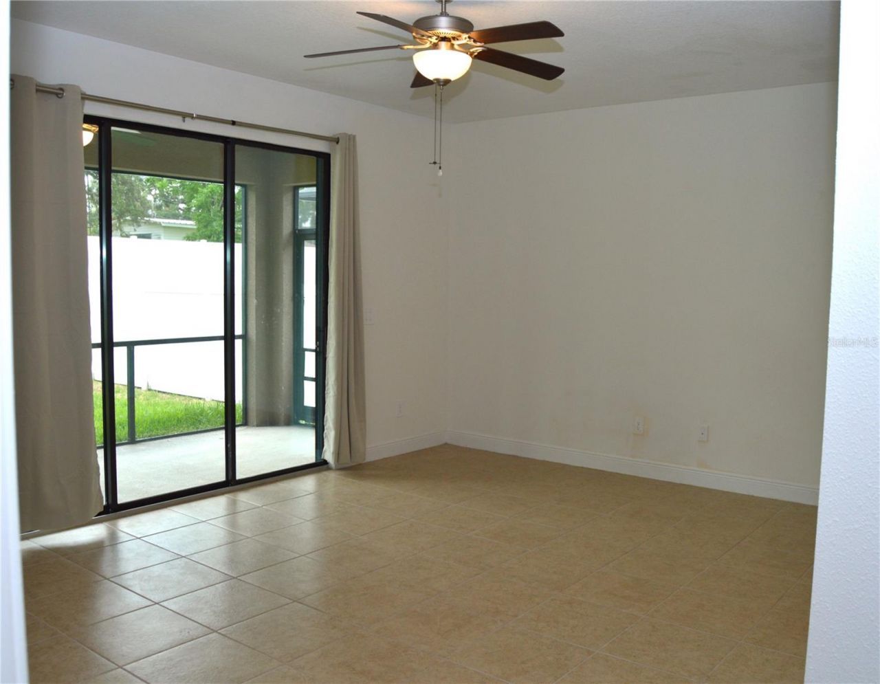 1214 Florablu Drive , Seffner, FL 33584 Photo