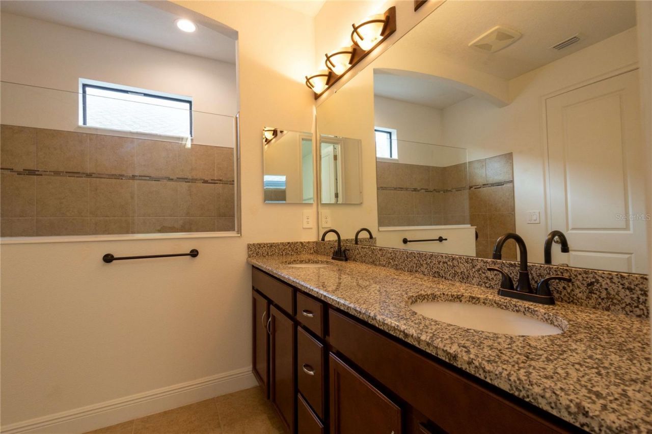 1214 Florablu Drive, Seffner, FL 33584 Photo