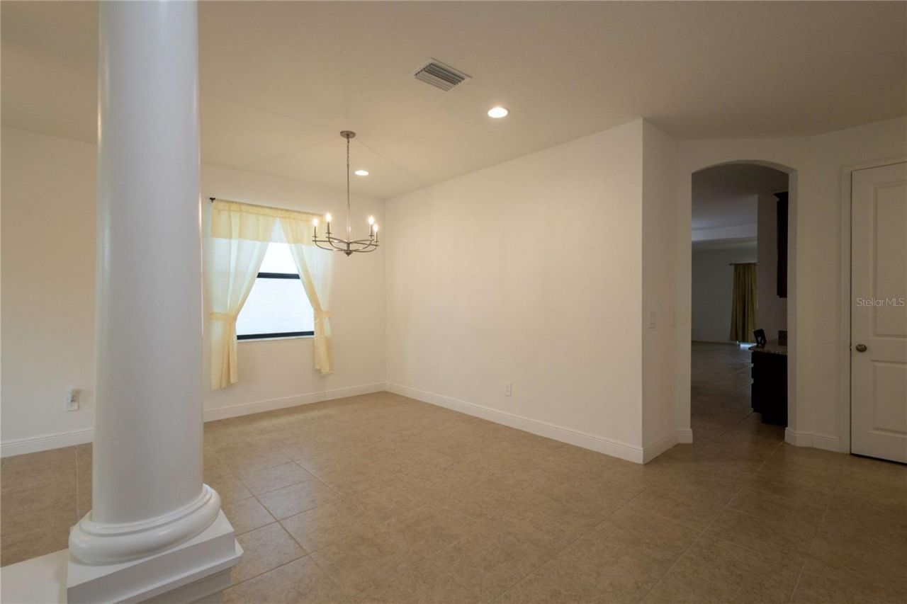 1214 Florablu Drive, Seffner, FL 33584 Photo