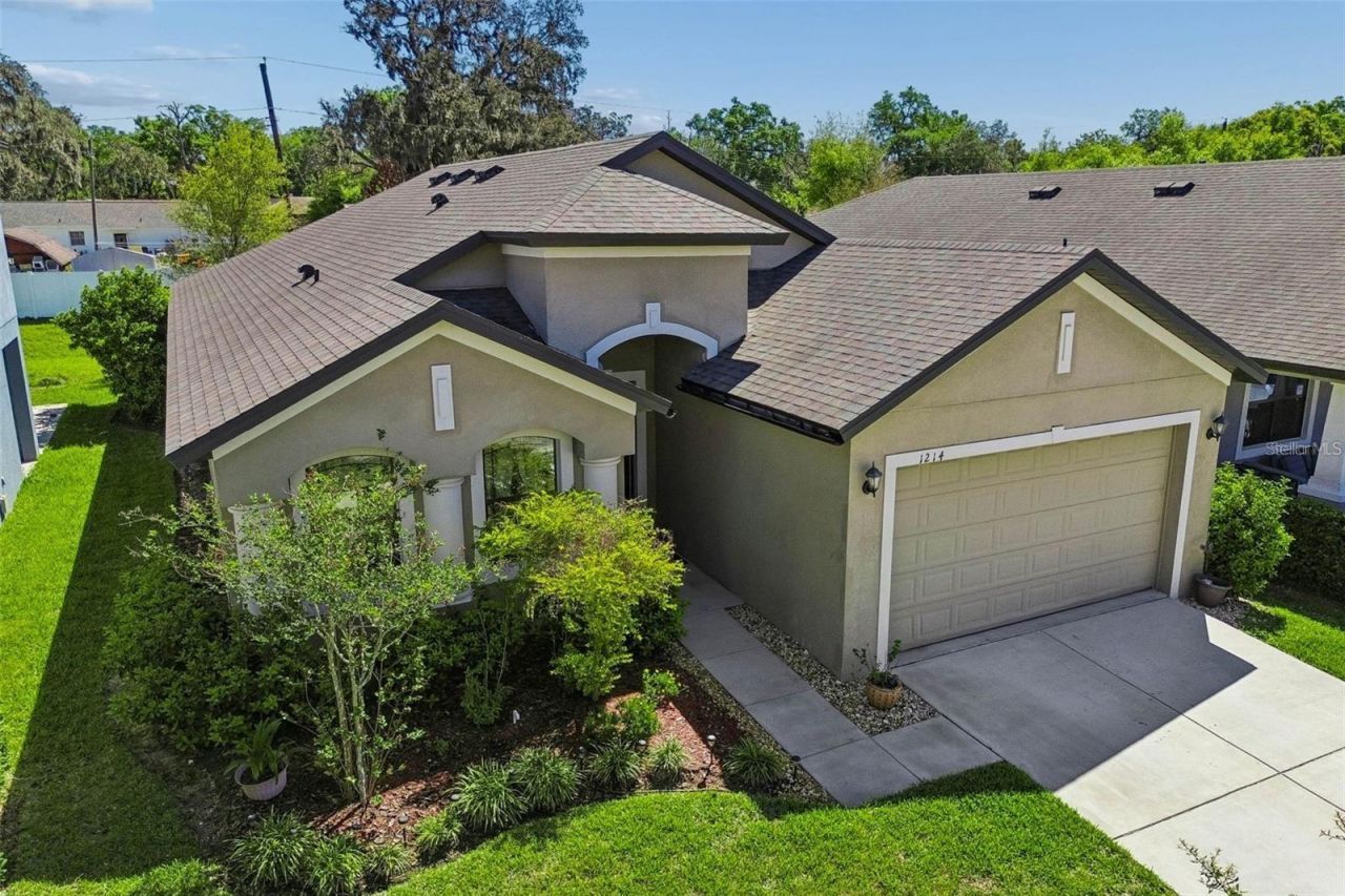 1214 Florablu Drive , Seffner, FL 33584 Photo